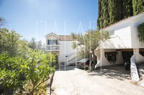 vila u mirnoj uvali s pogledom na cijelu rogoznicu - slika 8