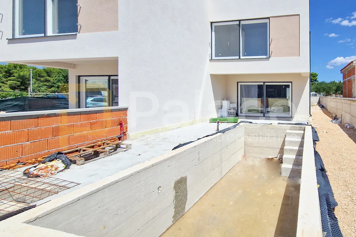novogradnja, dvoetažni stan 2 (kuća) s bazenom, pirovac, 97 m2 - slika 10