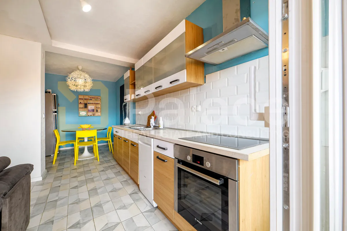 moderan, renoviran stan lijepog tlocrta u centru šibenika, 71 m2 - slika 16