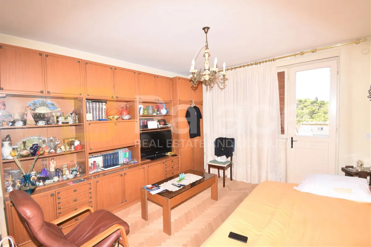 Trosoban stan za dugoročan najam radnicima s garažom, Šibenik, 70 m2