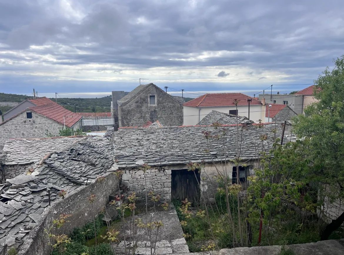 imanje s velikim potencijalom, vadalj, 216 m2 + 1270 m2 zemljišta - slika 9