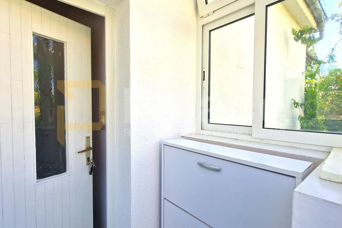 uređena prizemnica s velikim dvorištem, čista mala-vodice 120 m2 - slika 18