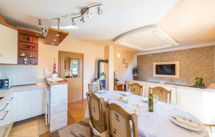 šarmantna villa s bazenom s pogledom na more, kaštel lukšić - slika 4