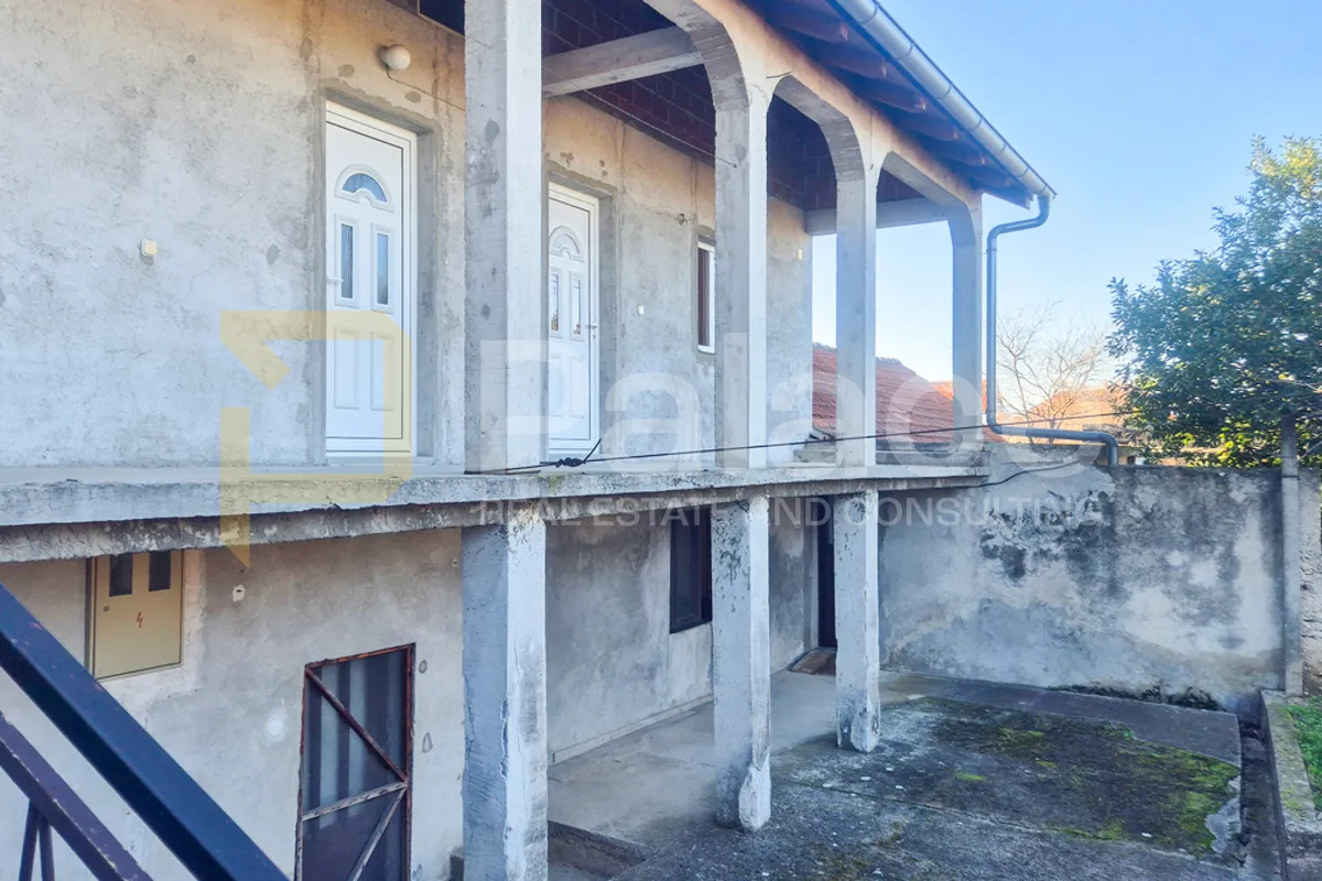 Obiteljska kuća s velikom okućnicom, Skradin Bićine 131 m2 - Bićine, Skradin