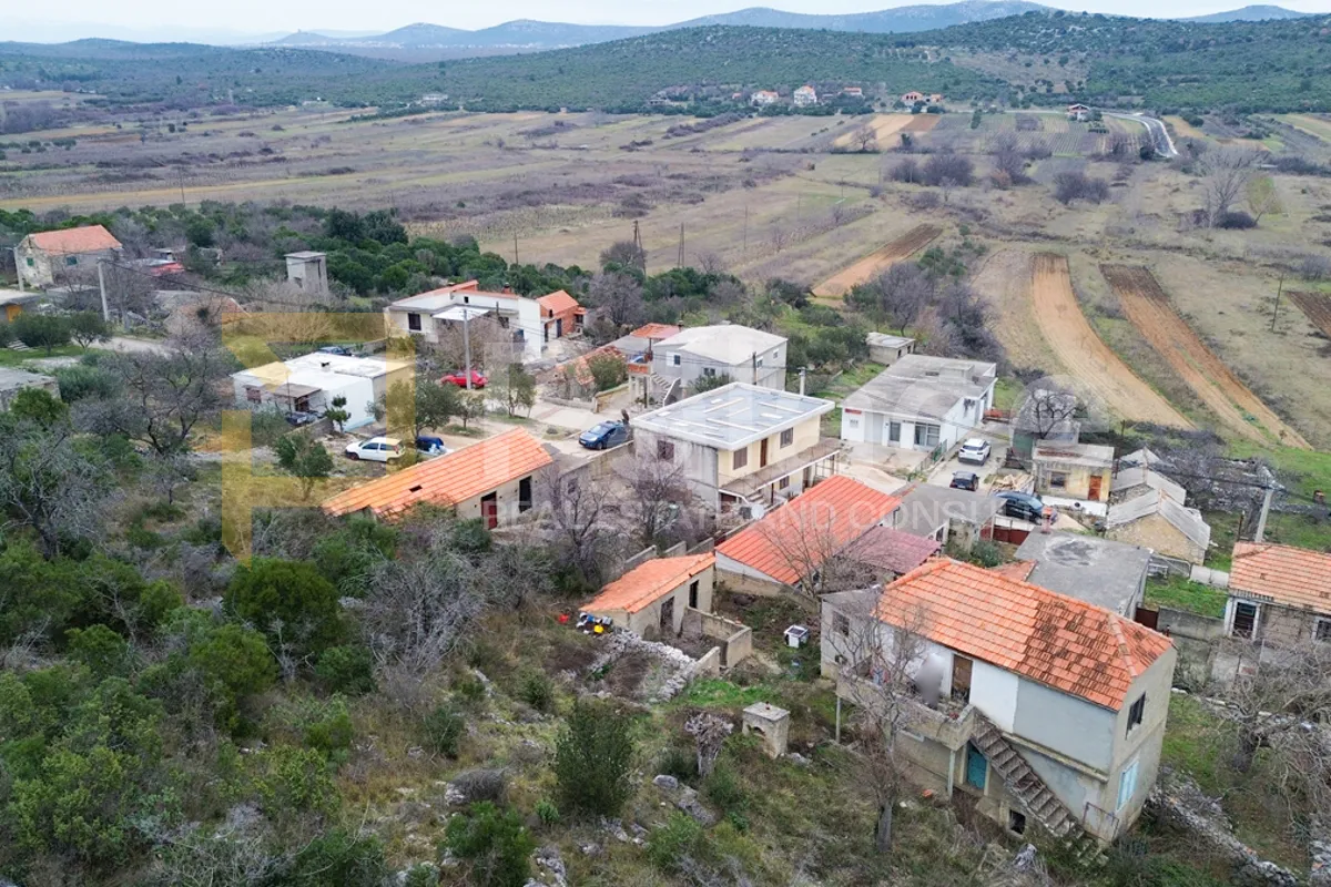 povoljno: kuća za renovaciju s okućnicom, pirovac-kašić 122 m2 - slika 14