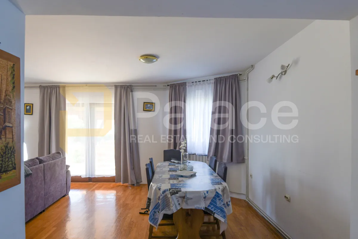 prekrasna useljiva kuća s bazenom i velikom okućnicom, površine 214 m2 - slika 7