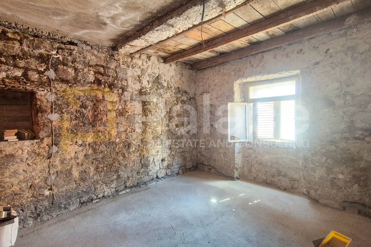 kamena kuća na više etaža s terasom s pogledom na more i grad, 80 m2 - slika 7