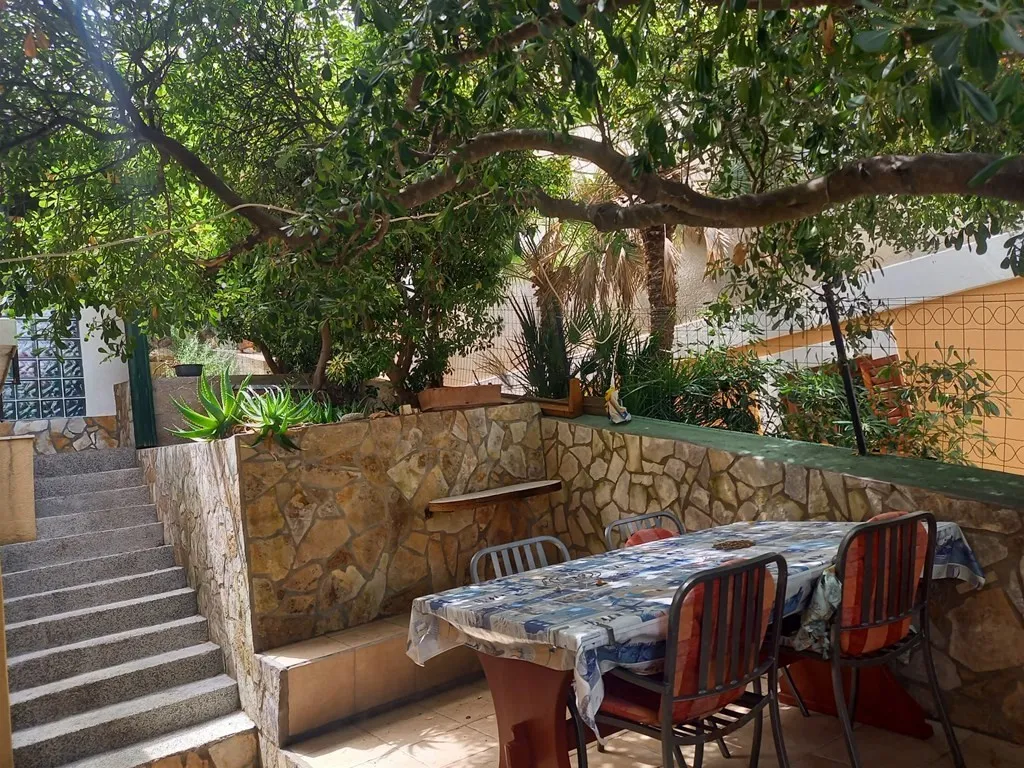 kuća s okućnicom u malom lošinju, 2. red od mora, 200m2+390m2 - slika 3