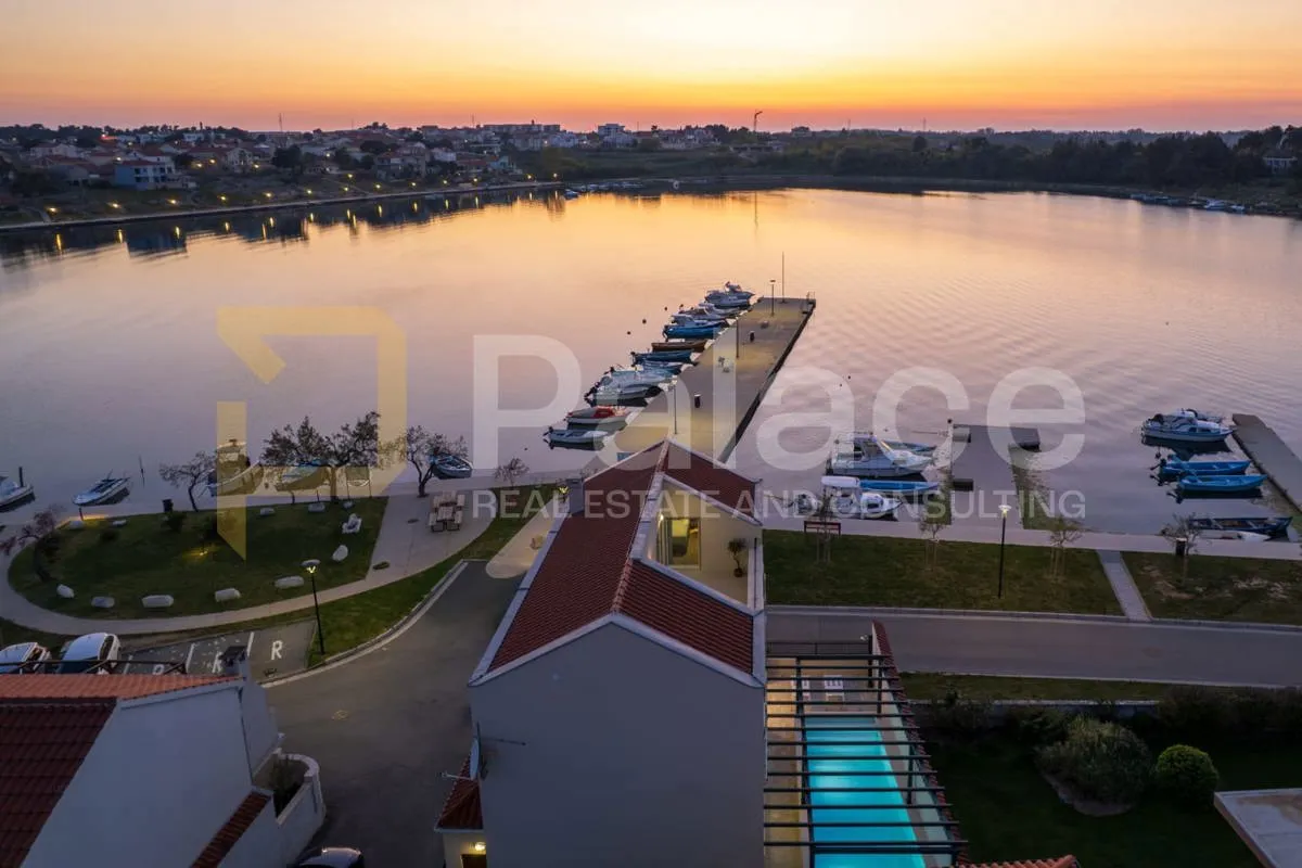 luksuzna vila u centru nina – prvi red do mora - slika 5