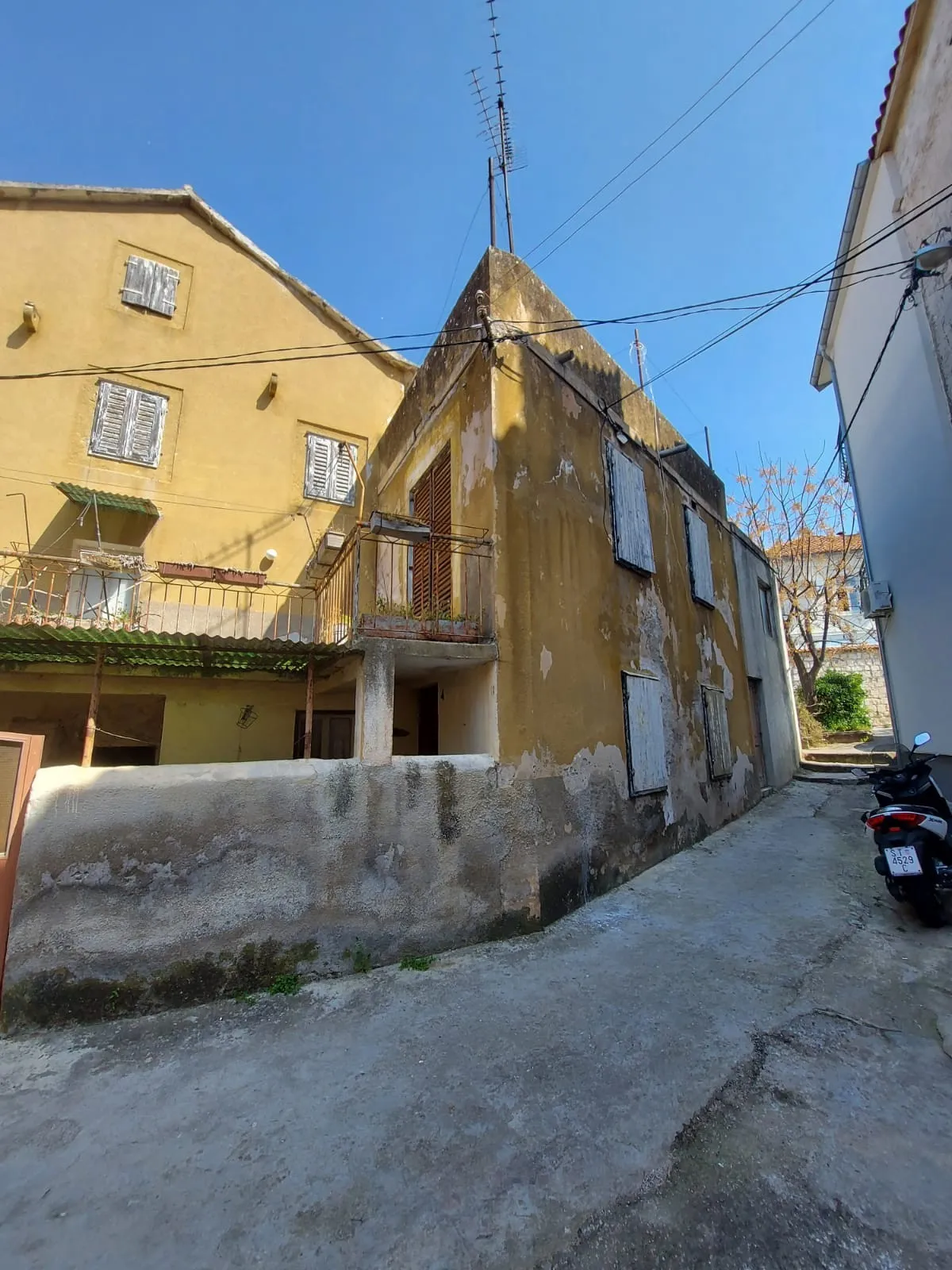prava prilika za investiciju!!!-kuća prvi red do mora, trogir - slika 3