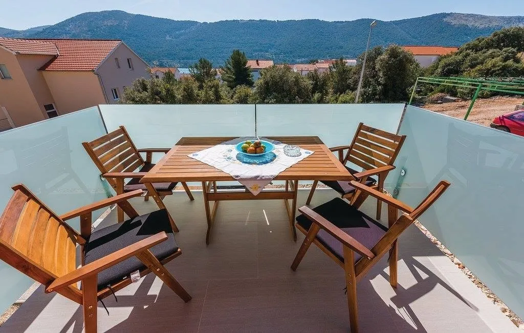 samostojeća kuća s apartmanima blizu plaže, grebaštica 270 m2 - slika 3
