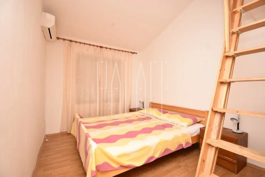 stan na katu kuće s pogledom na more, vodice, 89.00 m2 - slika 11