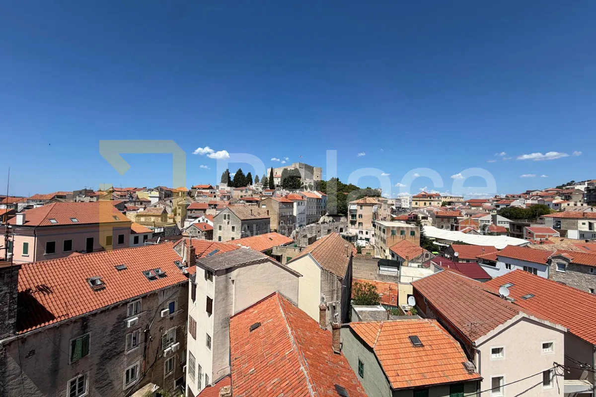prostrani dvosoban stan u centru šibenika s terasom - slika 28