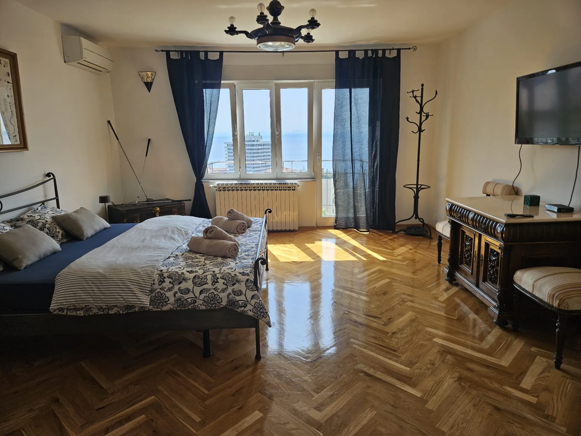 prostran stan s 4 balkona i terasom s pogledom na more, opatija - slika 12
