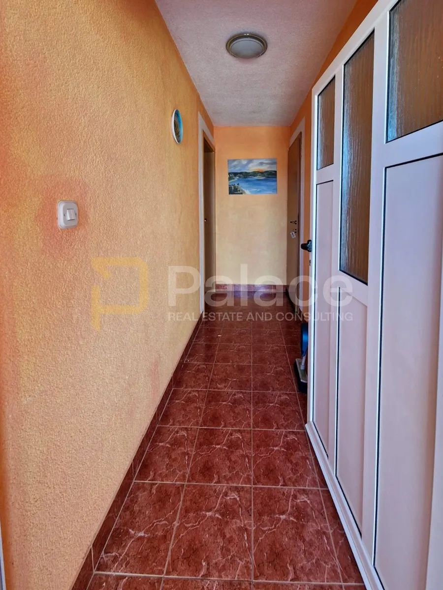kuća sa 5 apartmana i prekrasnim vrtom - slika 4