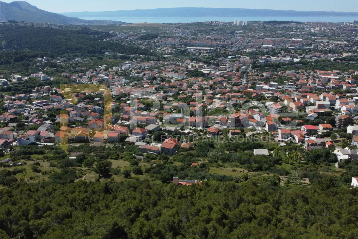 Građevinsko zemljište idealno za obiteljsku kuću - Solin