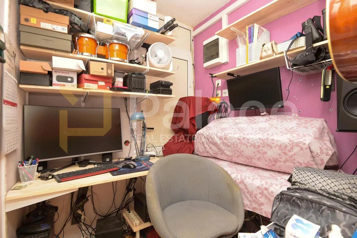 dolac: renovirani trosoban stan u centru grada, prvi red do mora, 82m2 - slika 12