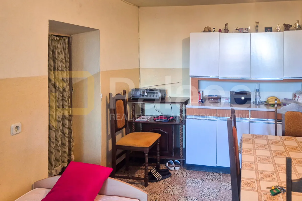 obiteljska kuća s velikom okućnicom, skradin bićine 131 m2 - slika 11