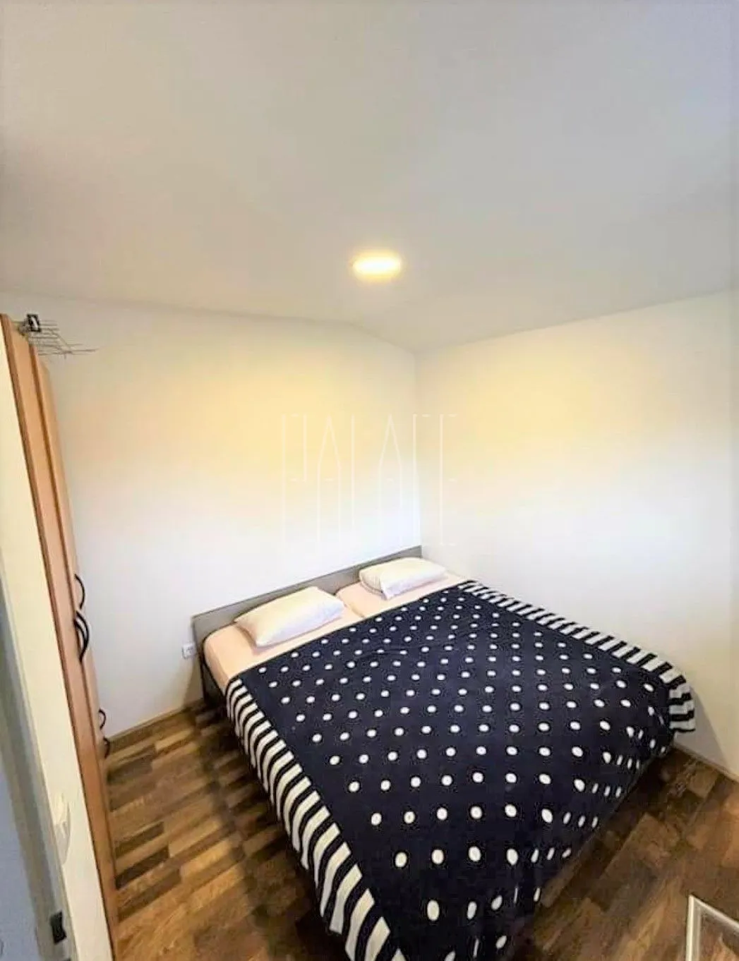 kuća s 2 apartmana i dvorištem: gornji karin, 75.00 m2 (prodaja) - slika 12