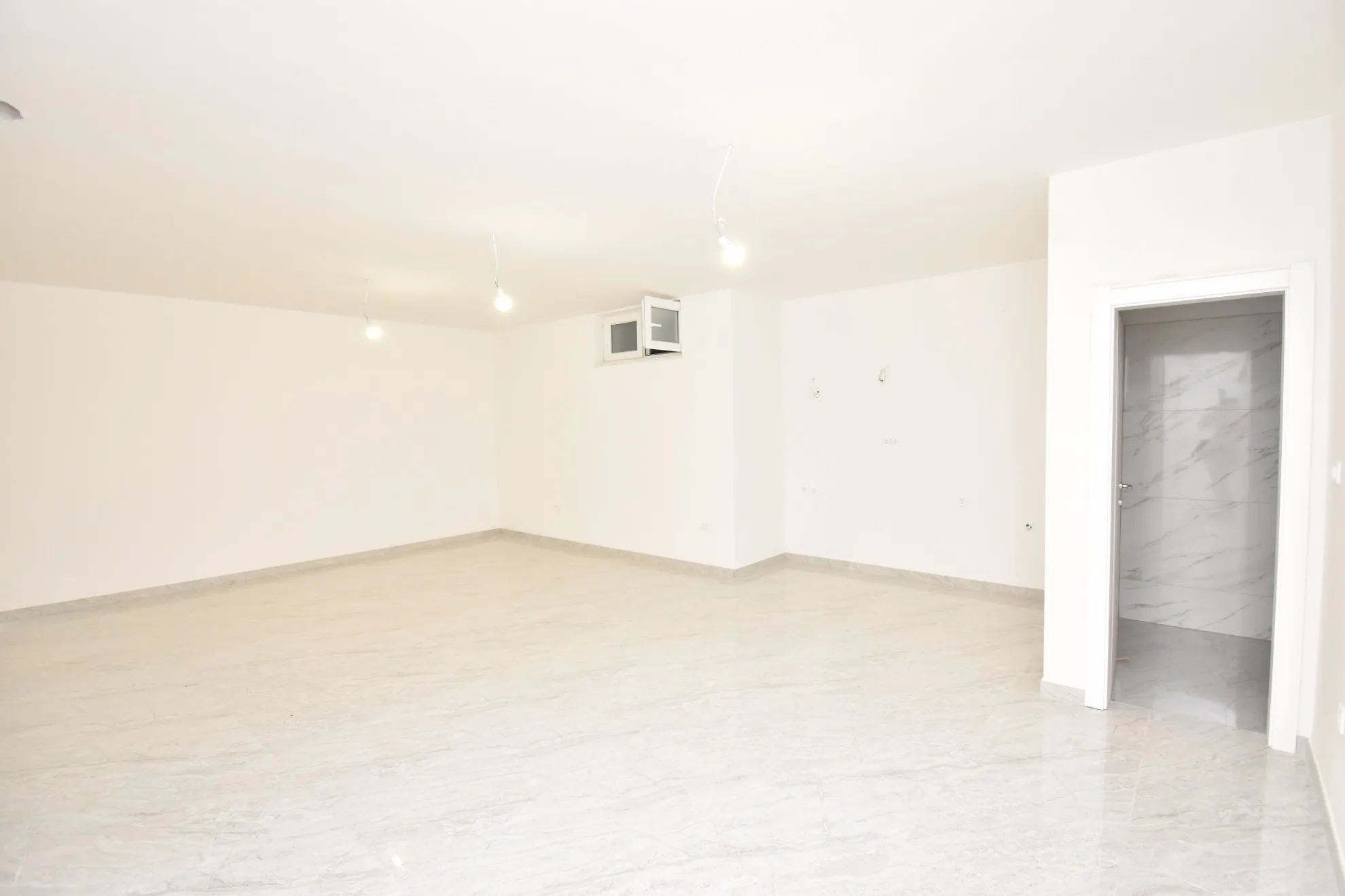 samostojeća nova kuća s bazenom i dvorištem, vodice, 319 m2 - slika 13
