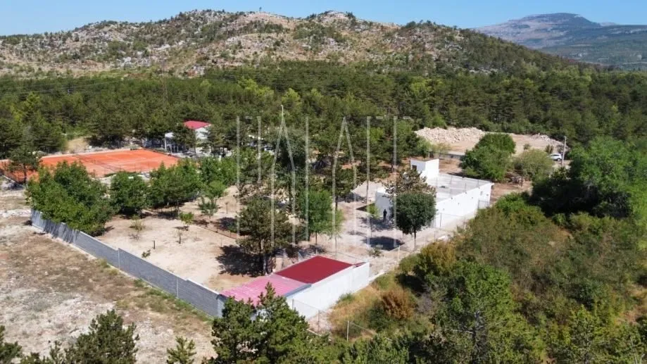 prilika: građevinsko zemljište s roh bau objektom, drniš, 3057 m2 - slika 10