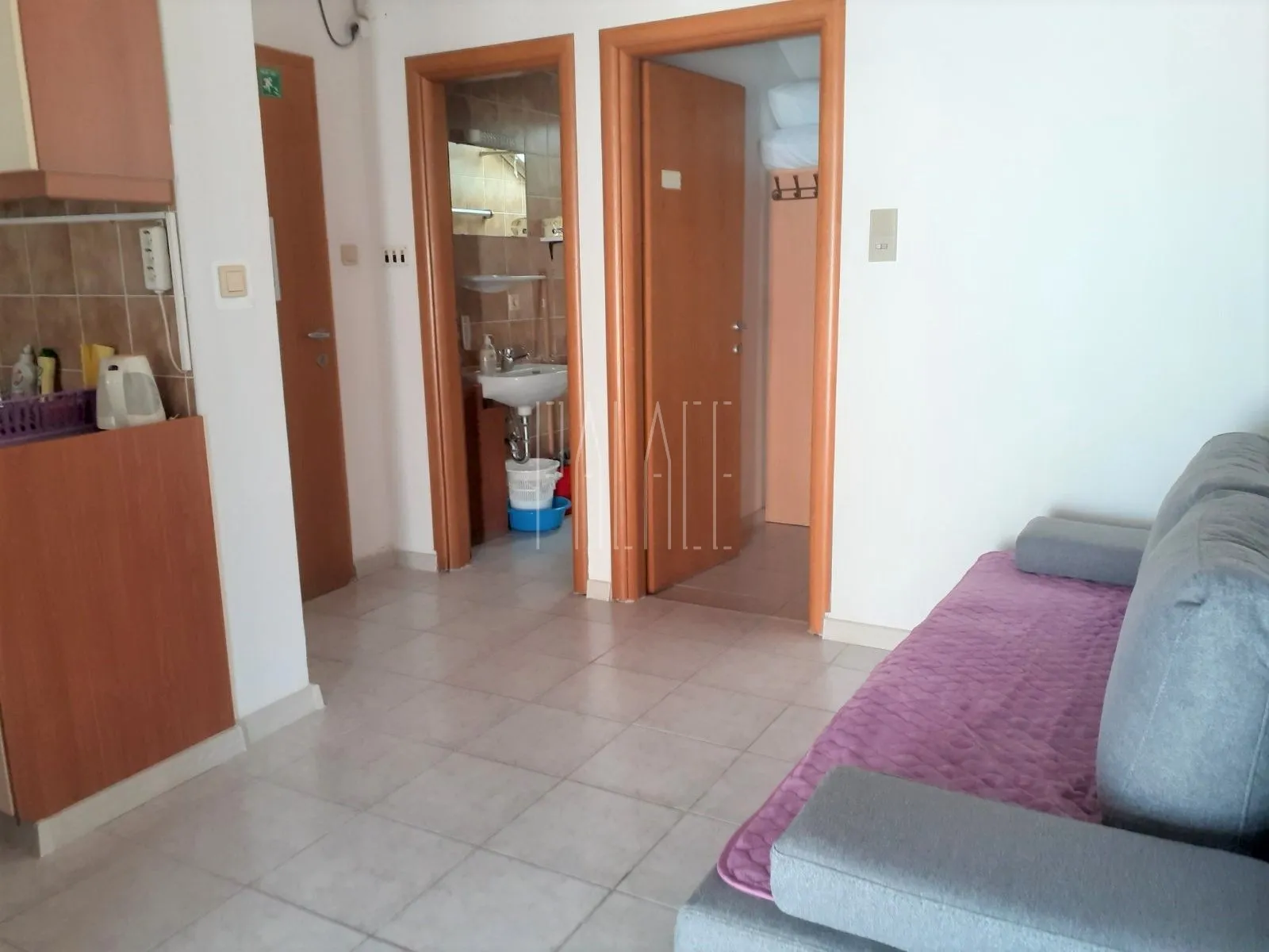 kuća s apartmanima blizu mora: srima (vodice), 300.00 m2 - slika 11