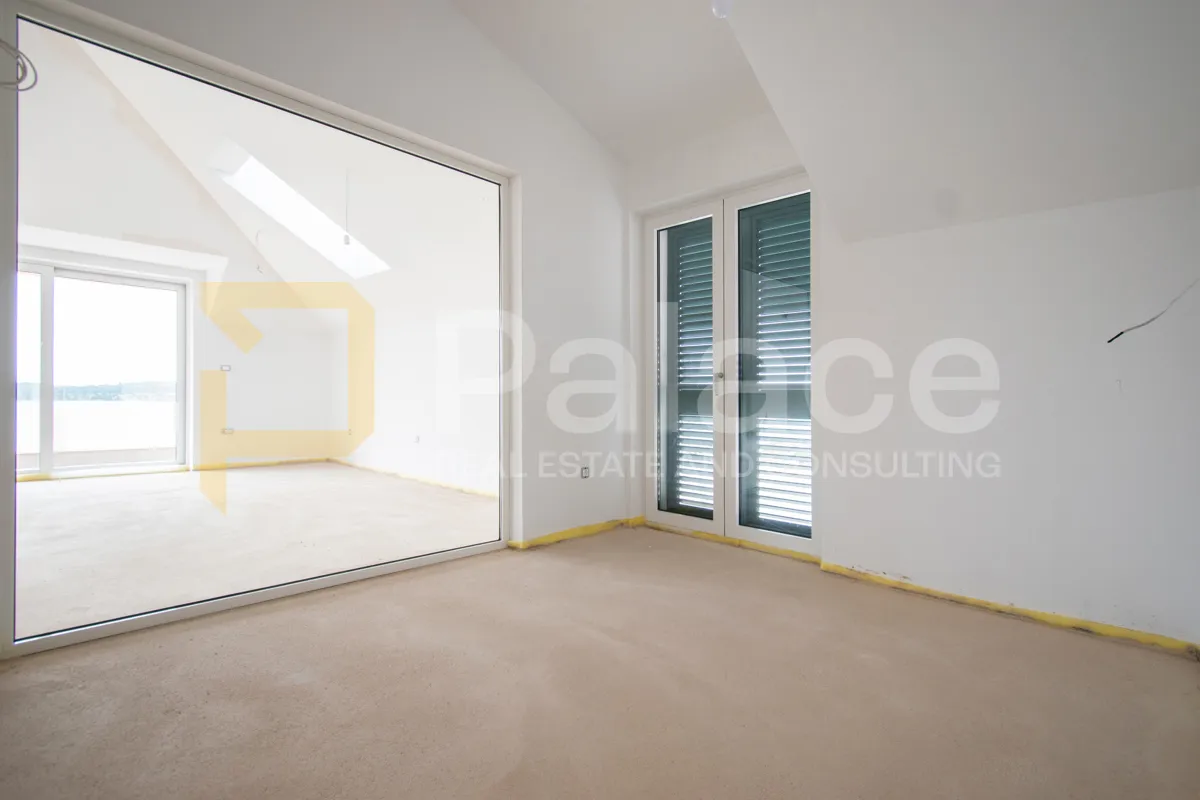 luksuzni penthouse na jedinstvenoj lokaciji u šibeniku sa spektakularnim pogledom na grad - slika 18
