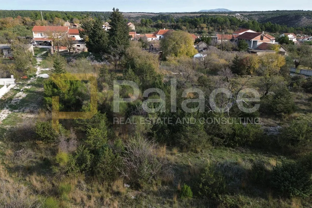 skradin: atraktivno građevinsko zemljište 937 m2 - slika 2