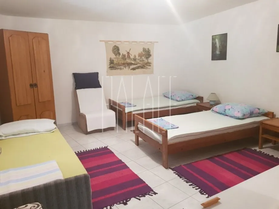 *kuća: tisno, katnica, 400 m2 - slika 7