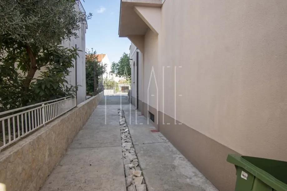 apartmanska kuća za zaljubljenike u turizam u vodicama, 980.00 m2 - slika 11