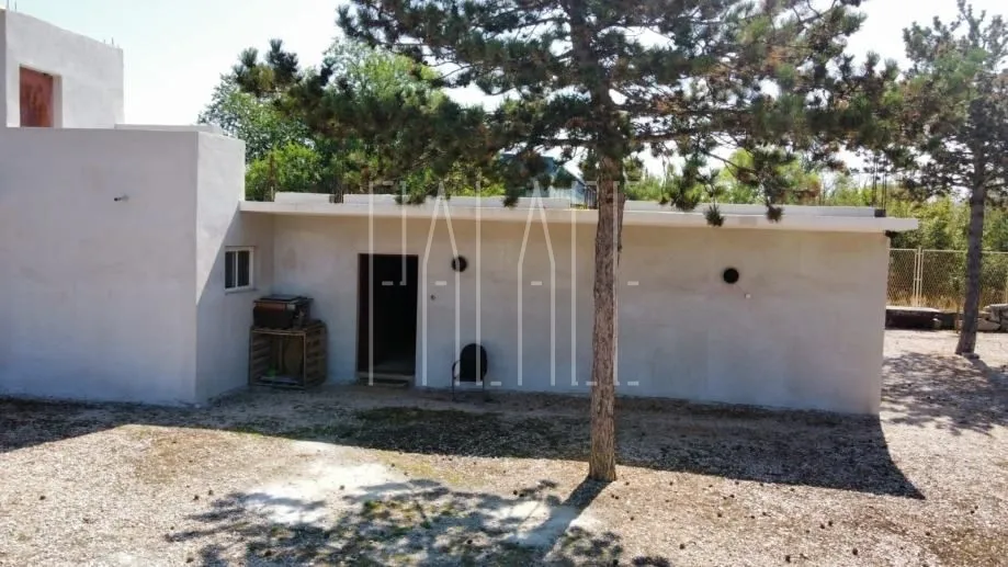 prilika: građevinsko zemljište s roh bau objektom, drniš, 3057 m2 - slika 3