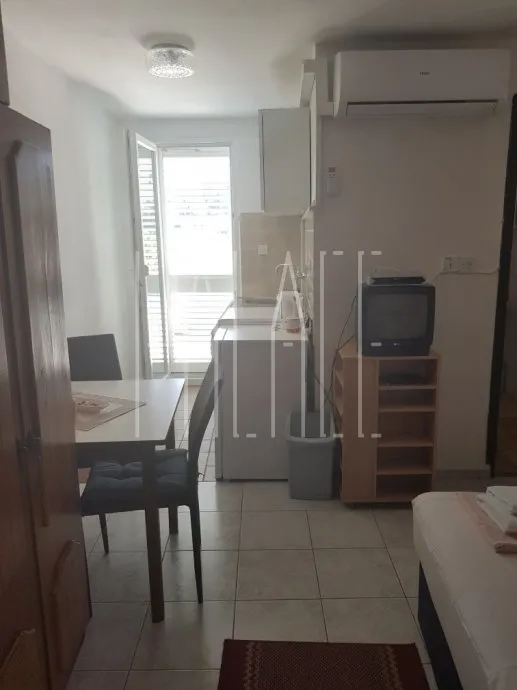 *kuća: tisno, katnica, 400 m2 - slika 12