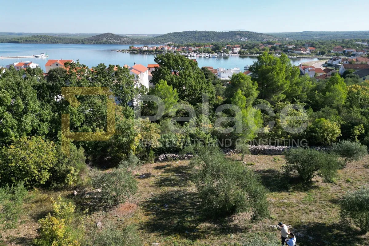 bilice: građevinsko zemljište nadomak mora, 3182m2 - slika 3