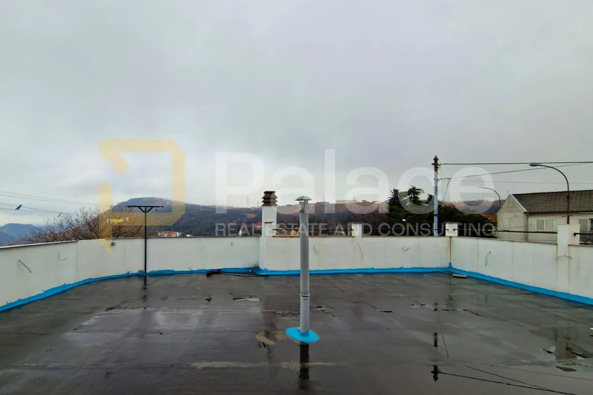 kuća s tri stana i velikom krovnom terasom - sveti kuzam, 181,08 m² - slika 29
