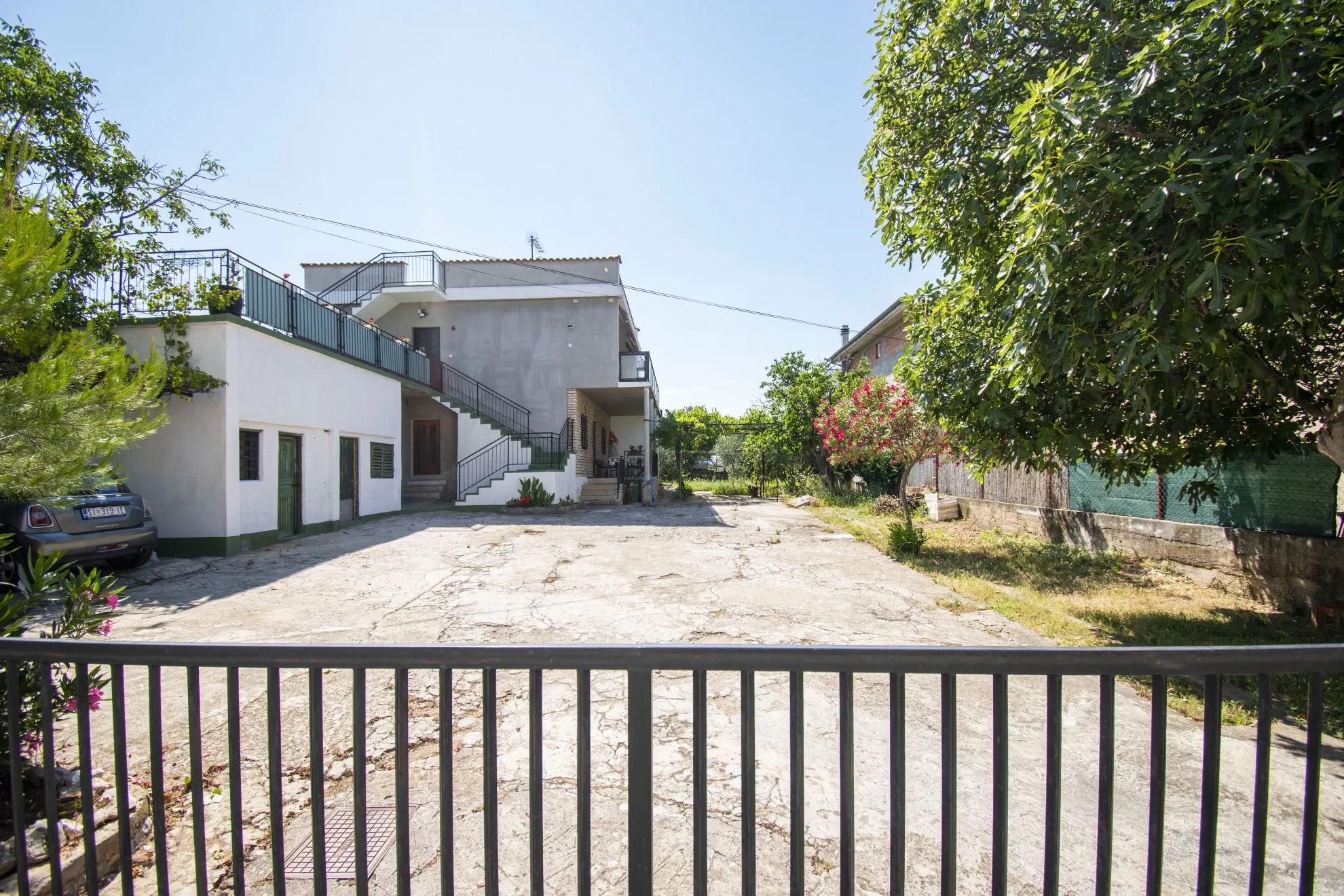 predivna kuća nedaleko od mora, 284 m2 i dvorište 650 m2 - slika 7