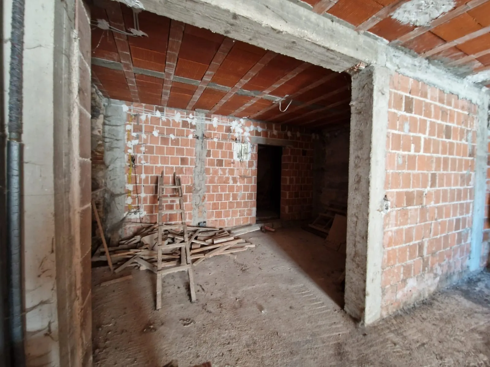 poslovni prostor za adaptaciju u centru drniša; 125m2 - slika 3