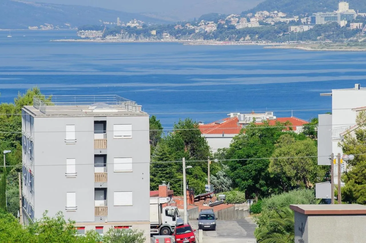 podstrana - kuća s bazenom i pogledom na more - slika 15