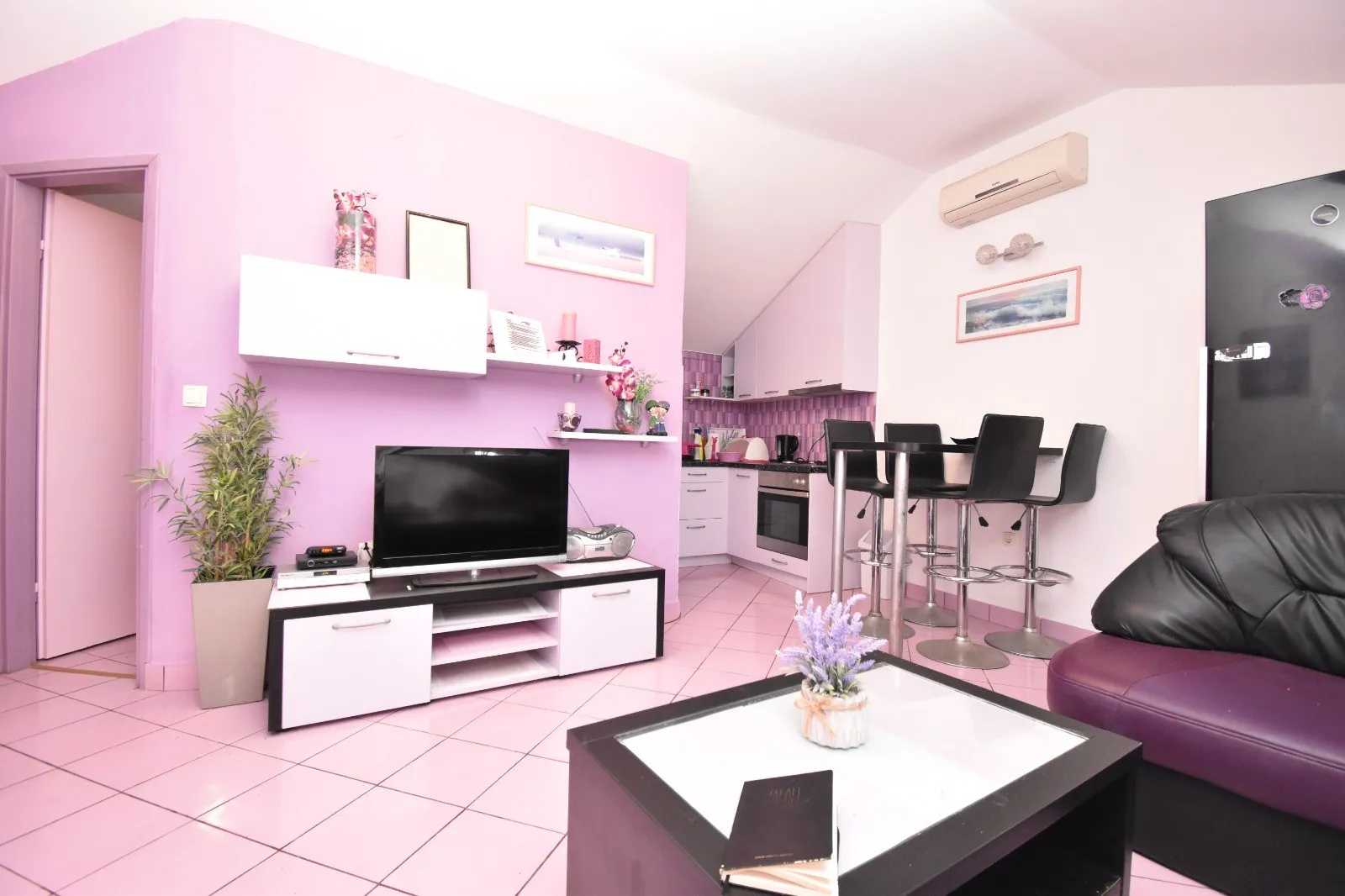 useljiva kuća s 3 apartmana blizu mora, žaborić, 183 m2 - slika 13
