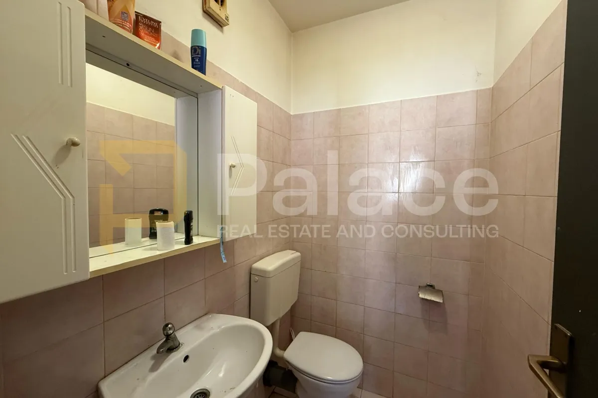 prostran stan u centru pule – 3 sobe, 82m², namješten - slika 10