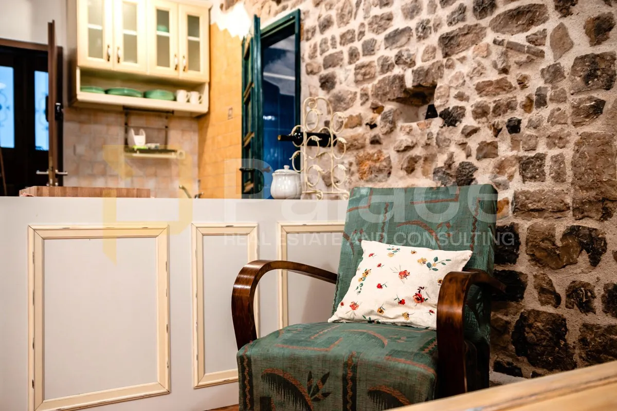 šibenik : dva studio apartmana u samom centru grada u kamenoj kući - slika 4