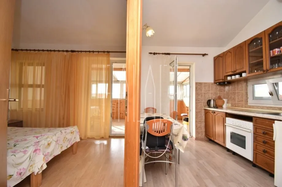stan na katu kuće s pogledom na more, vodice, 89.00 m2 - slika 4
