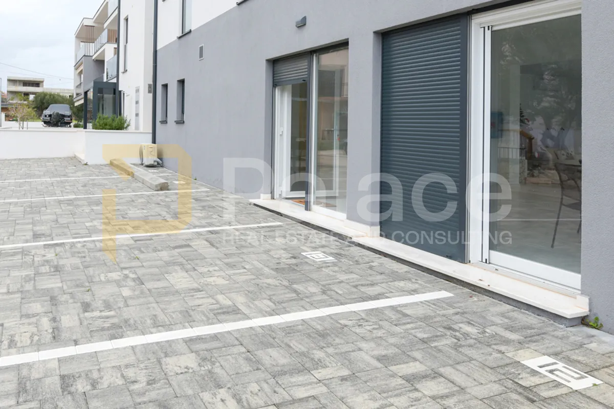 srima, poslovni prostor prvi red do mora – savršena poslovna prilika - slika 9