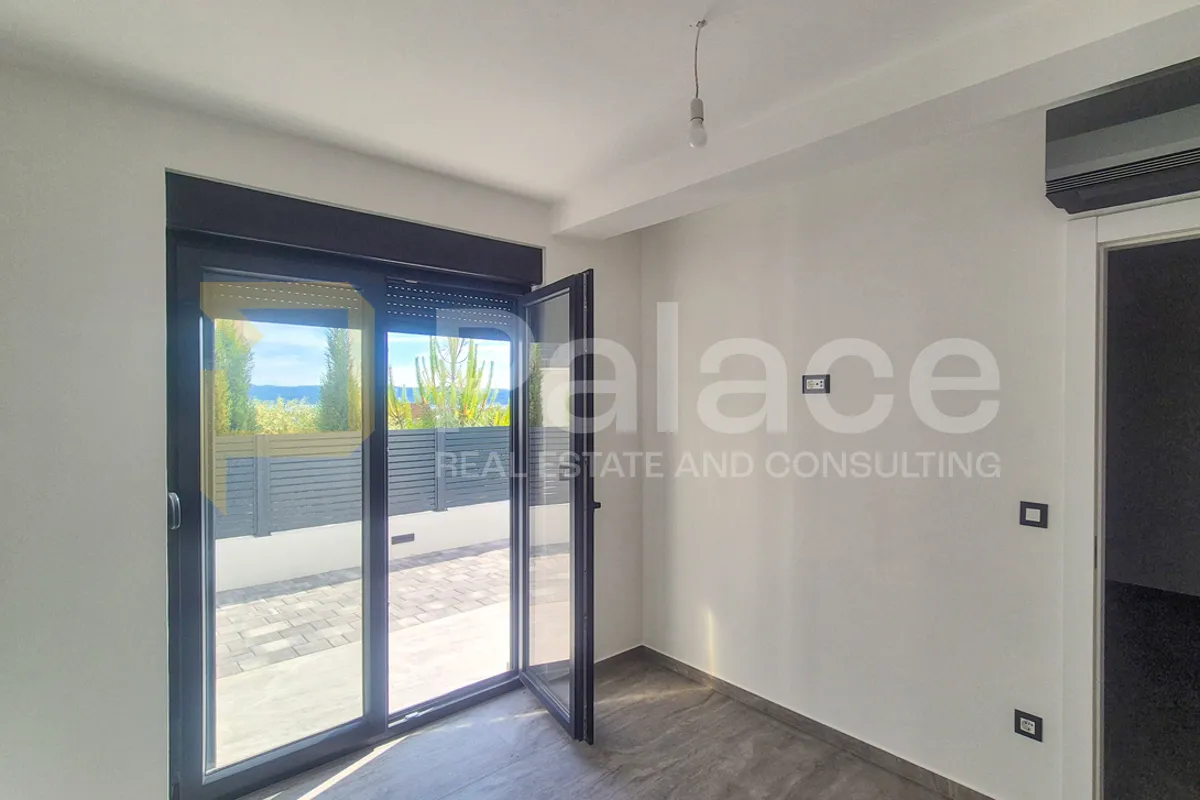 apartman s vrtom, parkingom i pogledom, nova zgrada, murter 78 m2 - slika 12