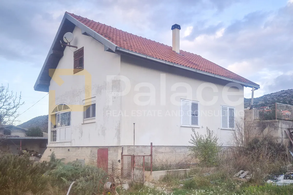 kuća na zemljištu s vinogradom i maslinikom, 2500 m2, donje polje - slika 2