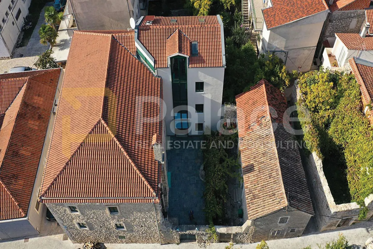 novouređeni i opremljeni hotel u skradinu 812 m2 - slika 26