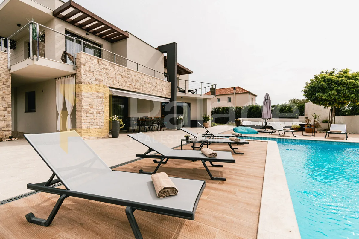 mediteranska vila u srcu zelene oaze - slika 3