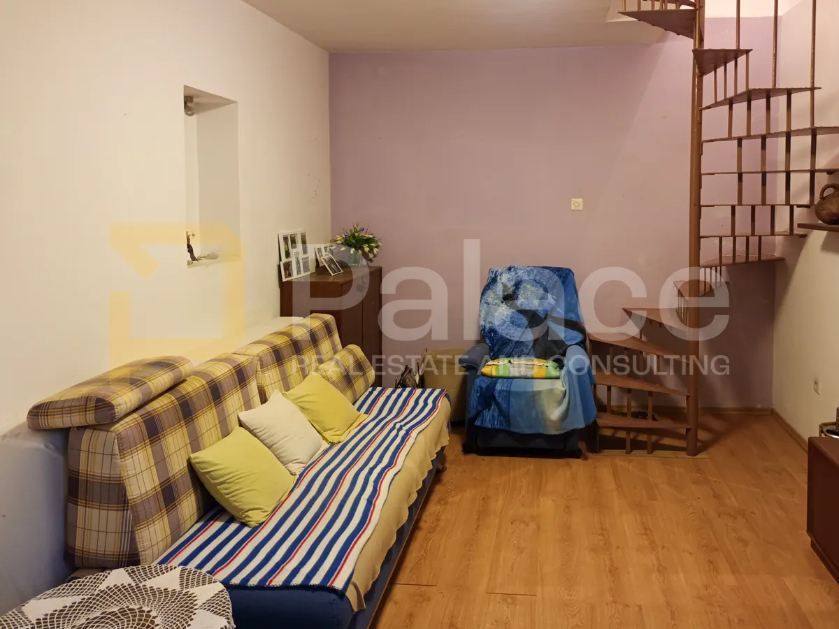 prostrana kuća u staroj jezgri kaštel lukšića, 240 m2 - slika 7
