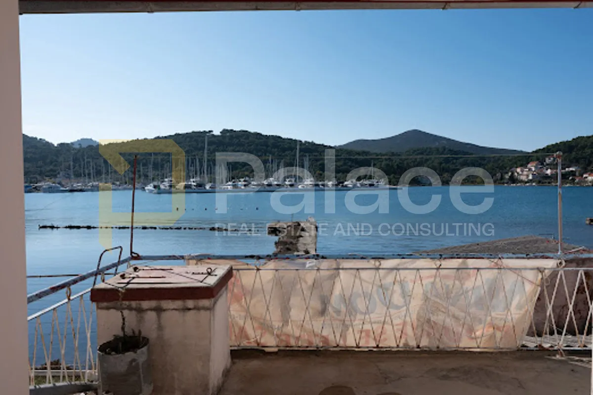 kuća 1. red do mora, sa privatnim brodskim vezom - sutomišćica - slika 5