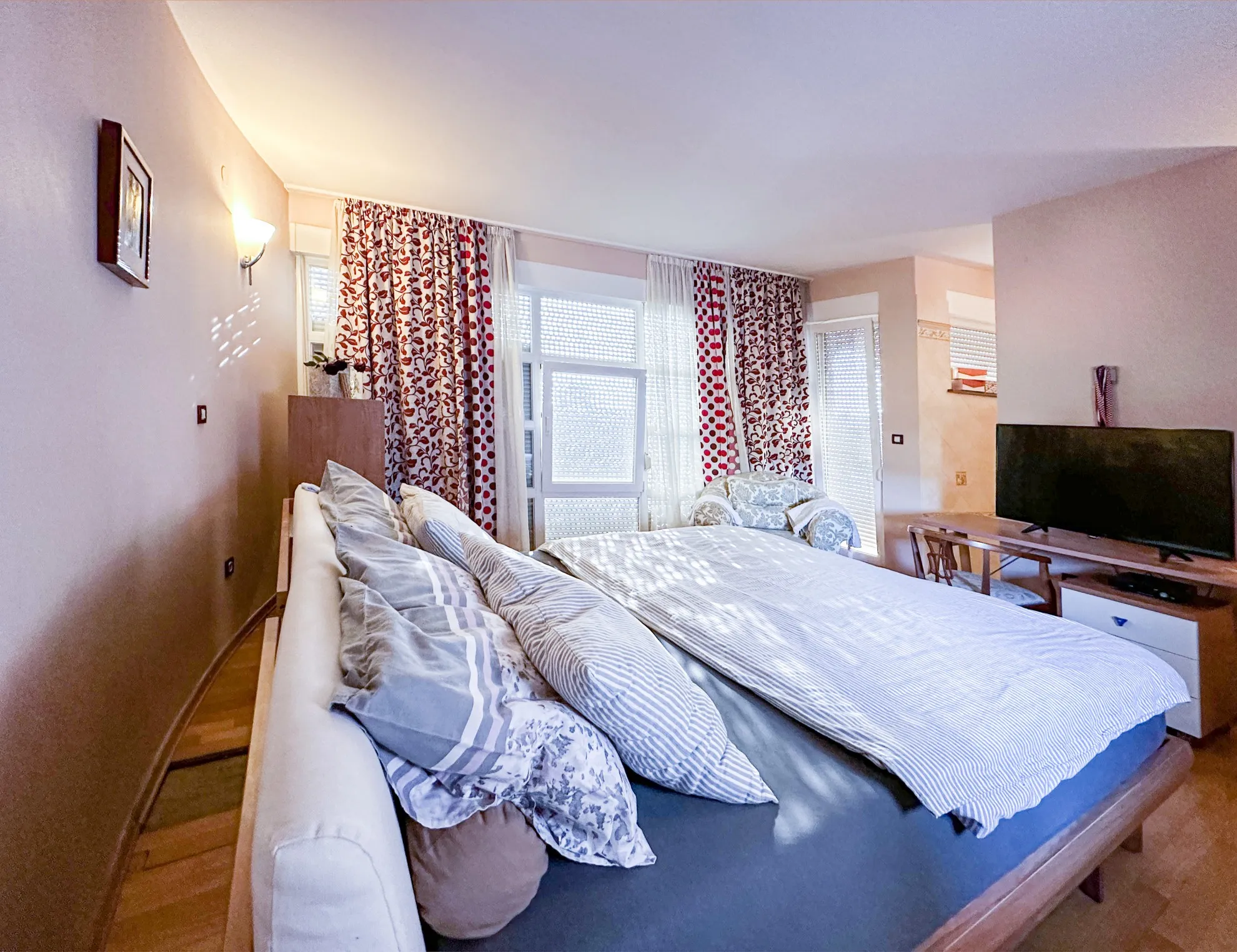 vila 10m od mora s okućnicom od 1700m2 + kućica od 80m2 - slika 12