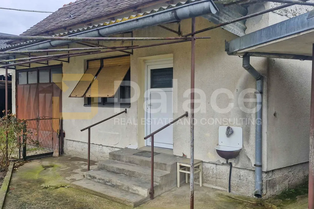obiteljska kuća s gospodarskim objektima i zemljištem - slika 2